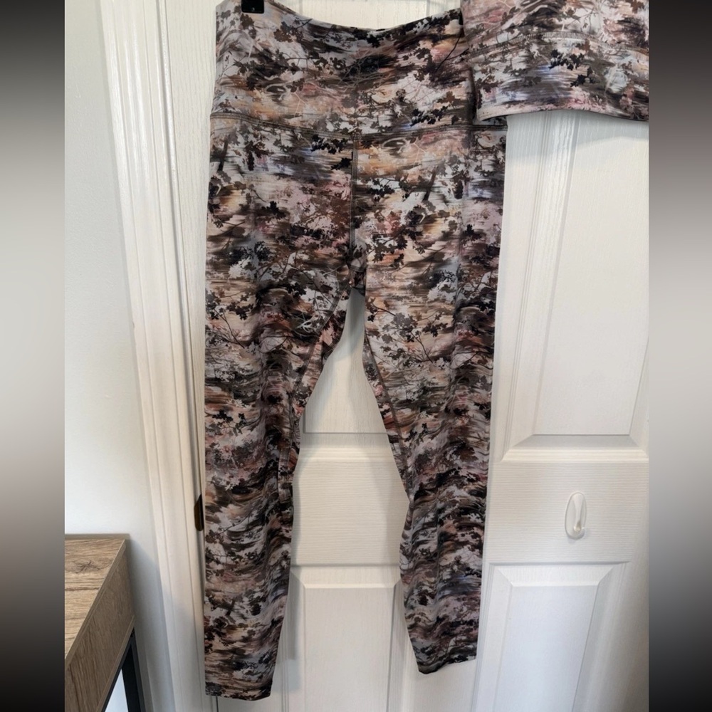 Lululemon Free To Be Set Leggings 10, Reversible Bra 12 - Picture 3 of 10